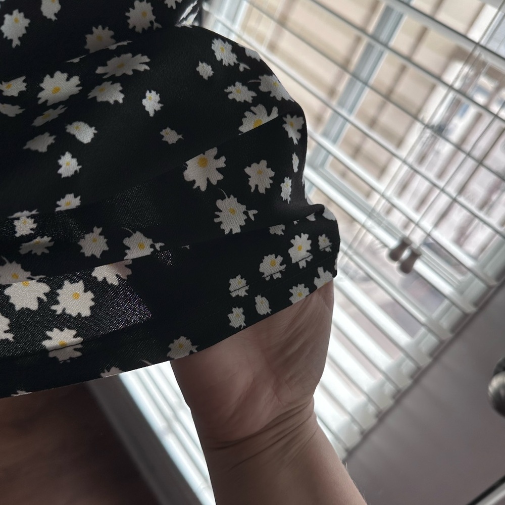 MELLODAY Daisy Ruffle Blouse - Picture 9 of 9